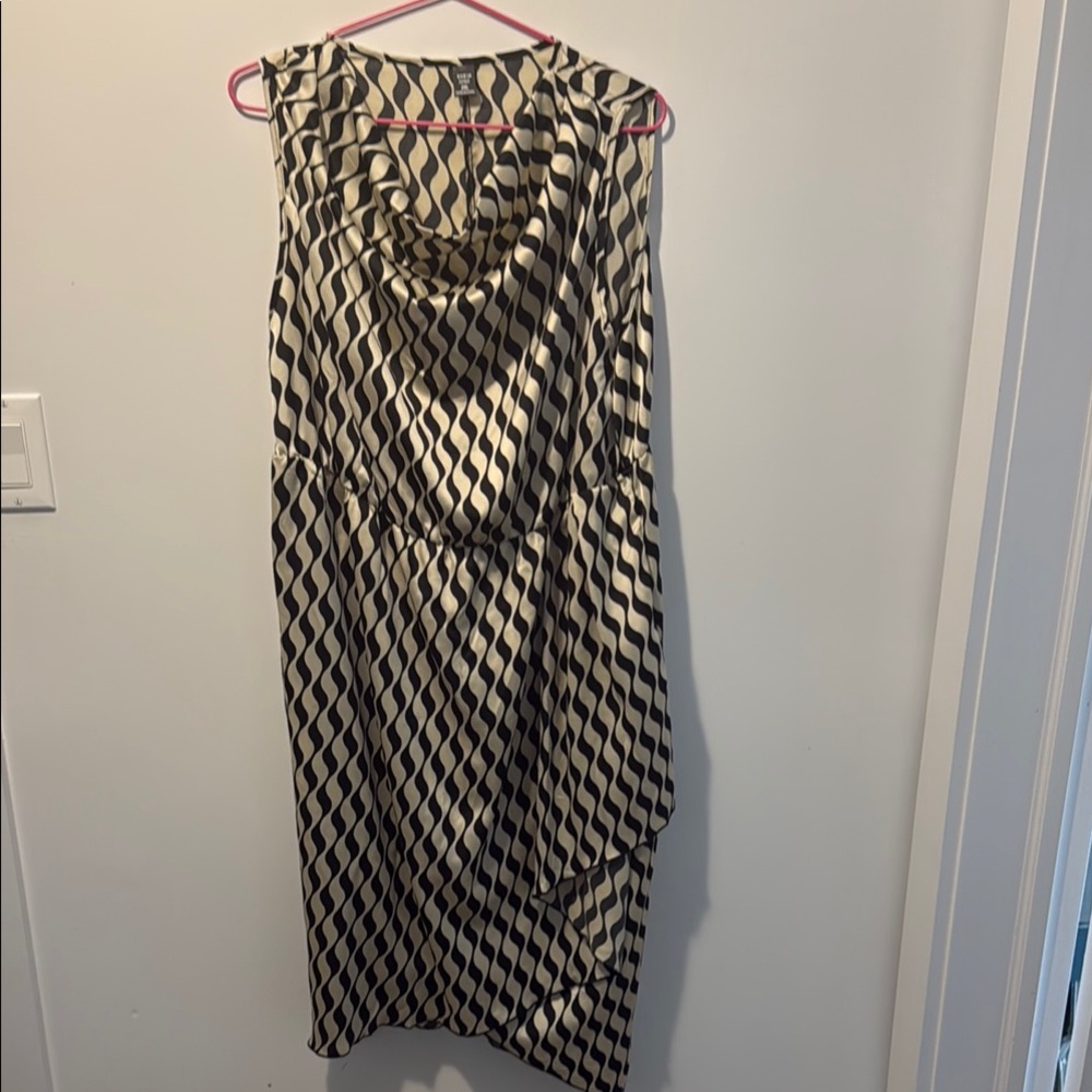 Chic Black and White Geometric Dress
